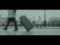 HRYPA – Kobieta z walizką