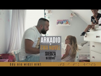 Arkadio + Ewa Novel - Siedzą w domu [KLIP NA DZIEŃ MATKI] (Official Video)