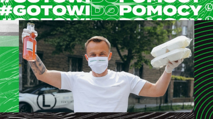 Deobson rozwozi posiłki dla seniorów razem z Legią