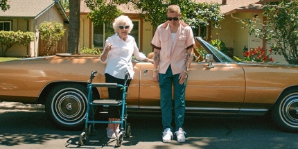 Macklemore i wzruszający prezent na 100 urodziny babci - klip do 