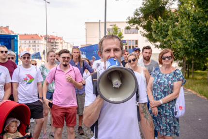 Eldo w roli przewodnika po warszawskiej Pradze - spacery